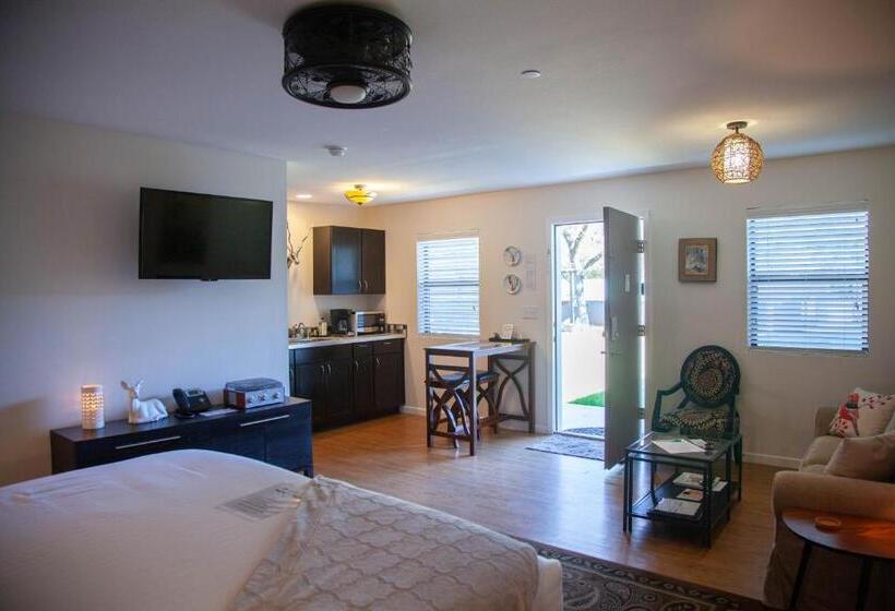 فندق Flora And Fauna