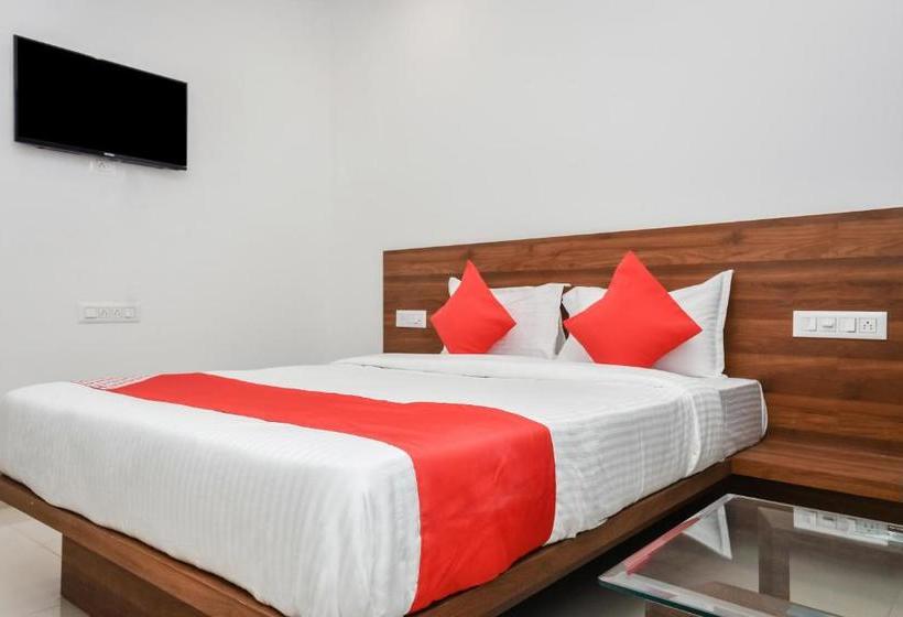 Hotelli Oyo 30317 The Address