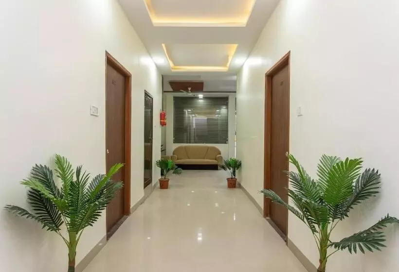 Oyo 26904 Hotel Manjulam Regency