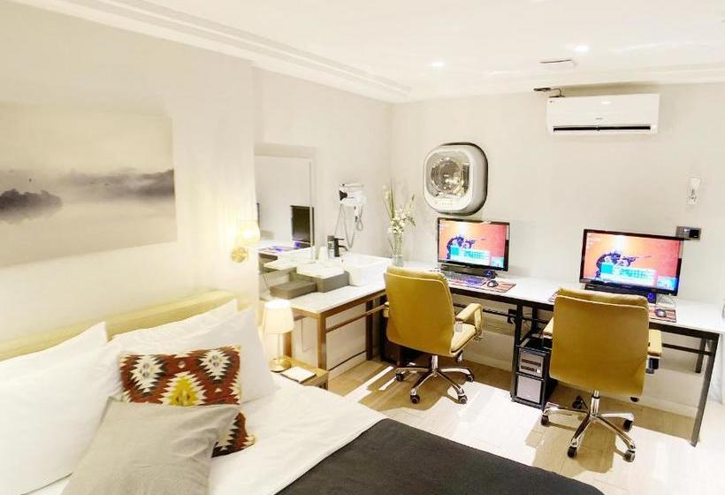 Hotel Brown Dot Cheongju