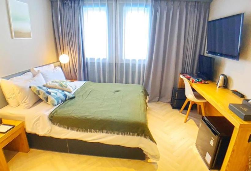 Hotel Brown Dot Cheongju