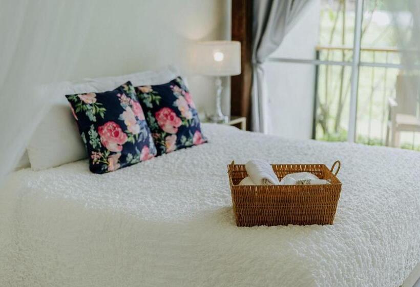 בית מלון כפרי White Wall Riverfront