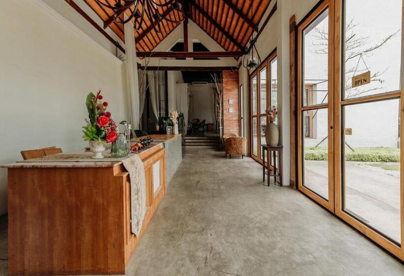 בית מלון כפרי White Wall Riverfront