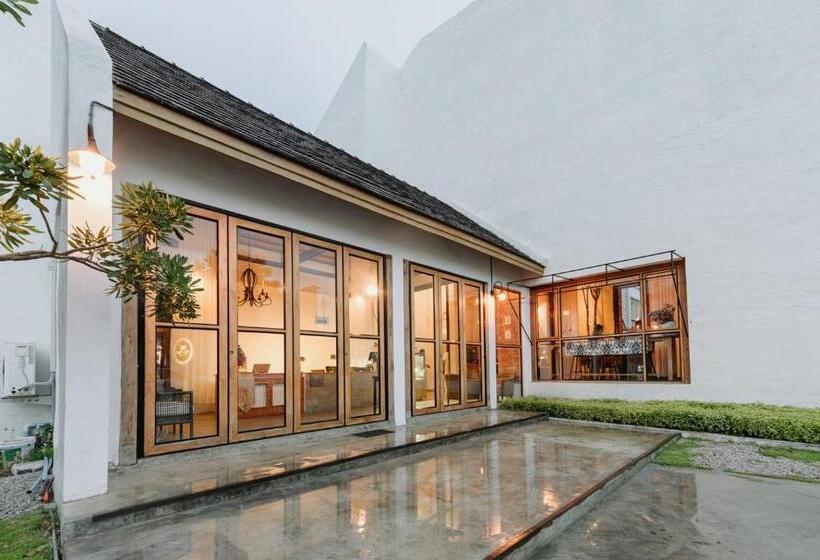 בית מלון כפרי White Wall Riverfront