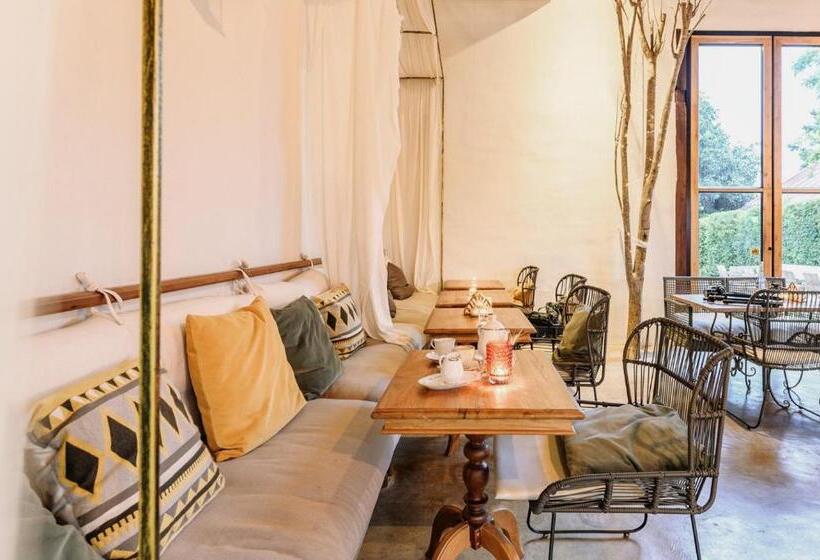 בית מלון כפרי White Wall Riverfront