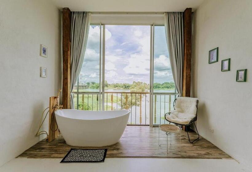 בית מלון כפרי White Wall Riverfront