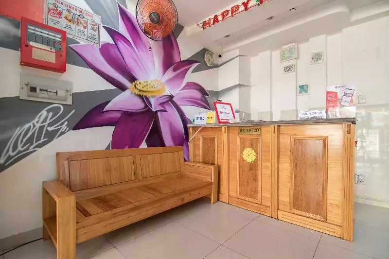 پانسیون Reddoorz @ Bui Vien Walking Street  Hostel