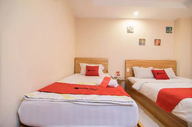پانسیون Reddoorz @ Bui Vien Walking Street  Hostel