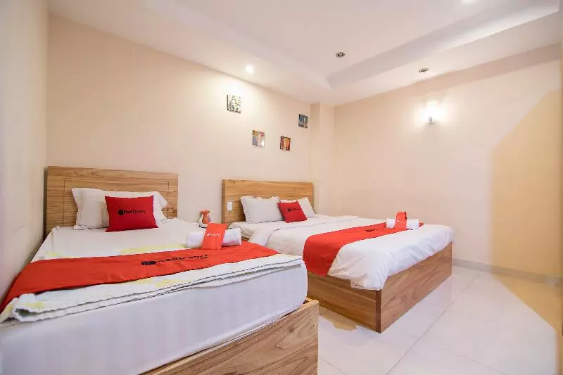 پانسیون Reddoorz @ Bui Vien Walking Street  Hostel