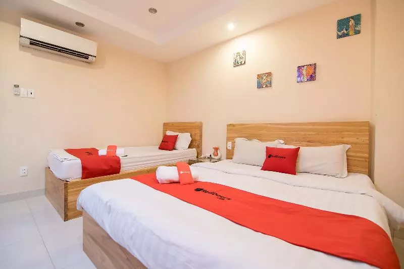 پانسیون Reddoorz @ Bui Vien Walking Street  Hostel