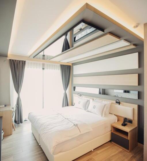 בית מלון כפרי Burhaniye Marina Boutique