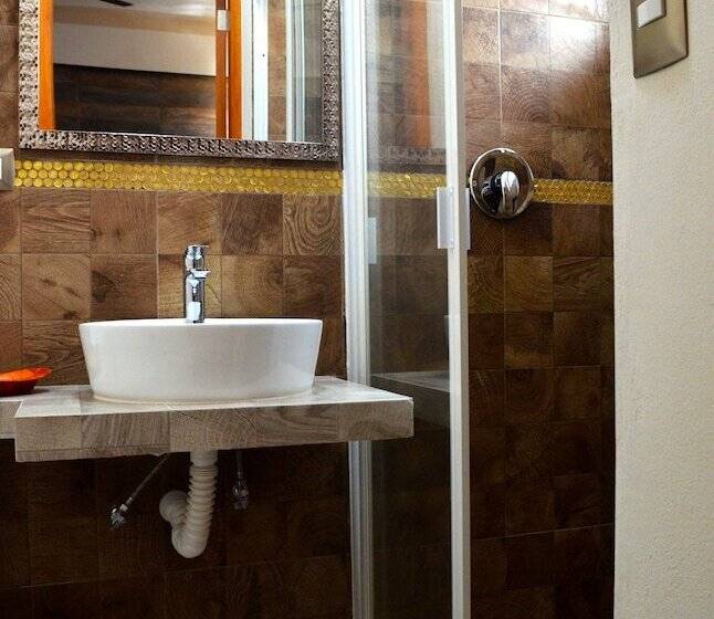 هتل Boutique La Josefina Adults Only