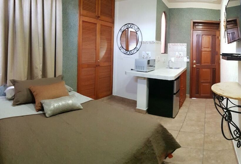 هتل Boutique La Josefina Adults Only