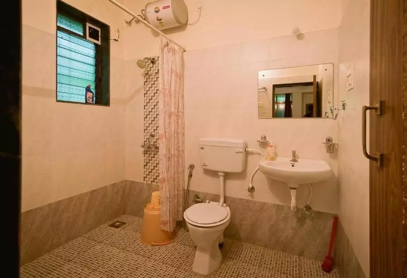 Hotelli Shrikanchan Bungalow Near Dapoli