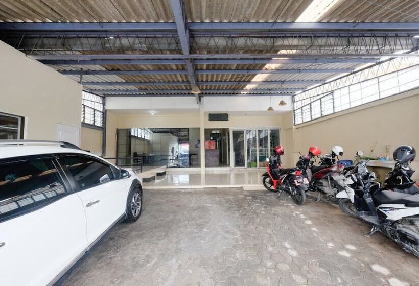 פנסיון Reddoorz Near Universitas Diponegoro Semarang