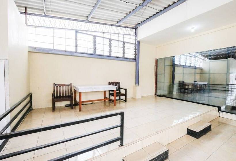 פנסיון Reddoorz Near Universitas Diponegoro Semarang