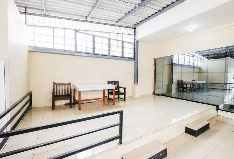 Majatalo Reddoorz Near Universitas Diponegoro Semarang