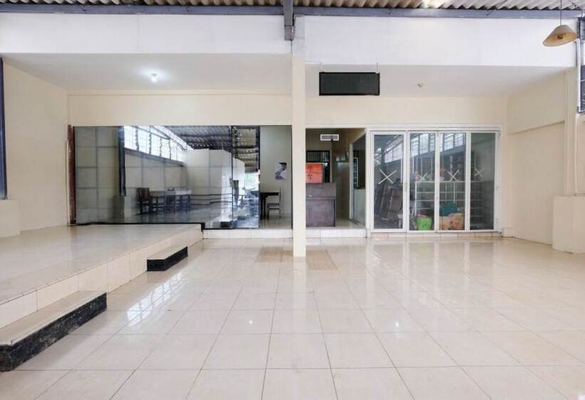 פנסיון Reddoorz Near Universitas Diponegoro Semarang