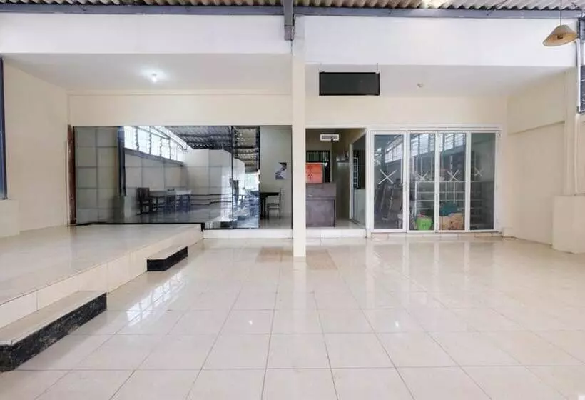 Majatalo Reddoorz Near Universitas Diponegoro Semarang