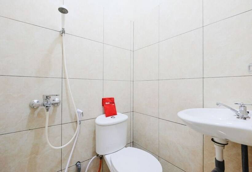 פנסיון Reddoorz Near Universitas Diponegoro Semarang