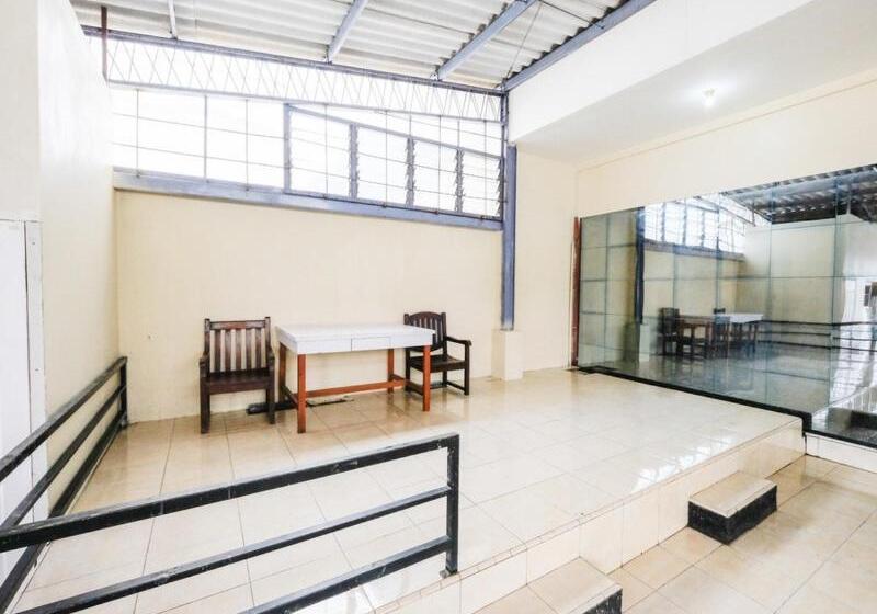 פנסיון Reddoorz Near Universitas Diponegoro Semarang