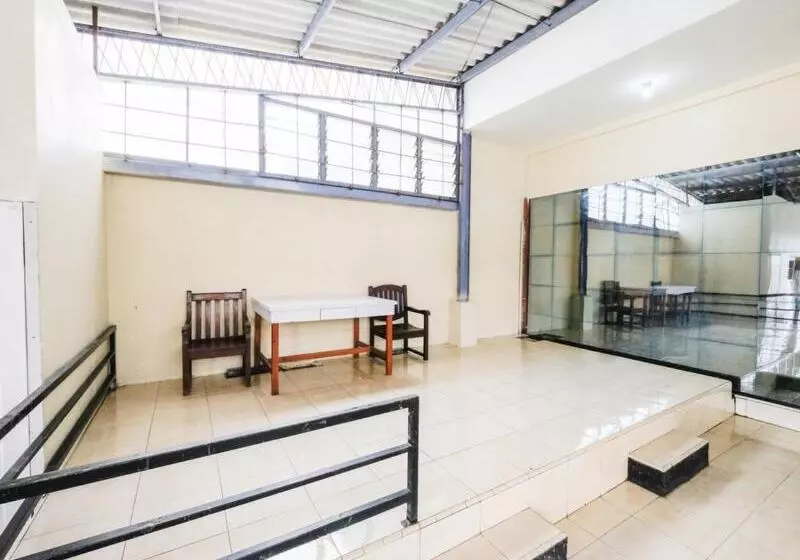 Majatalo Reddoorz Near Universitas Diponegoro Semarang