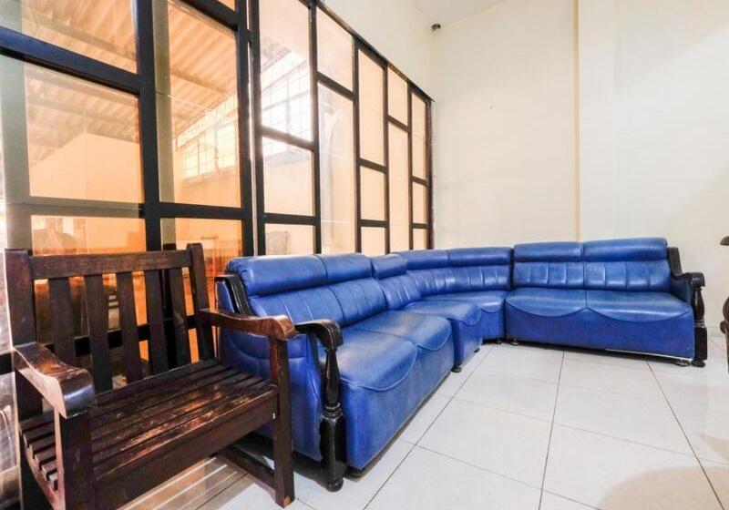 פנסיון Reddoorz Near Universitas Diponegoro Semarang