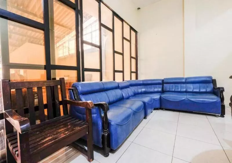 Majatalo Reddoorz Near Universitas Diponegoro Semarang