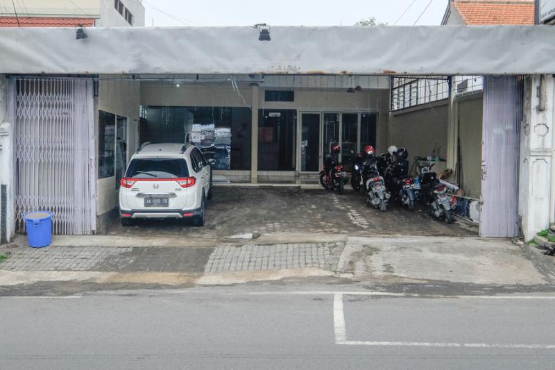 פנסיון Reddoorz Near Universitas Diponegoro Semarang