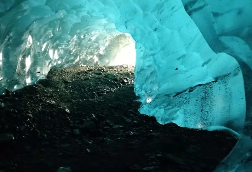 Retkeilymaja Blackburn Cabins   Mccarthy, Alaska