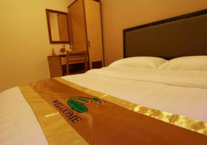 Majatalo Six Villa Inn