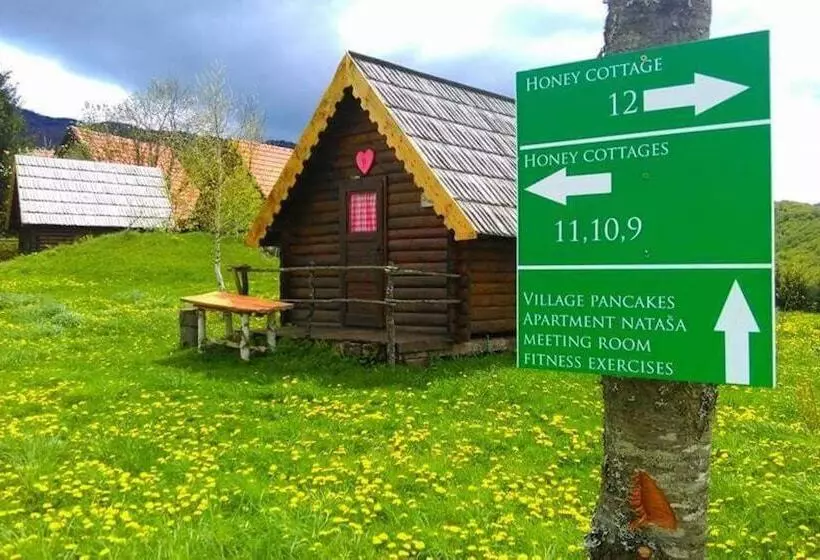 استراحتگاه Etno Selo Montenegro   Campsite