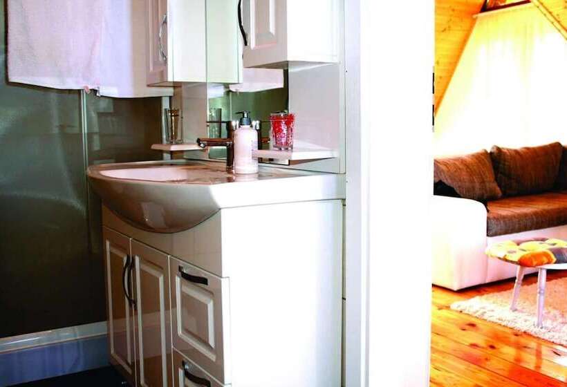 استراحتگاه Etno Selo Montenegro Campsite