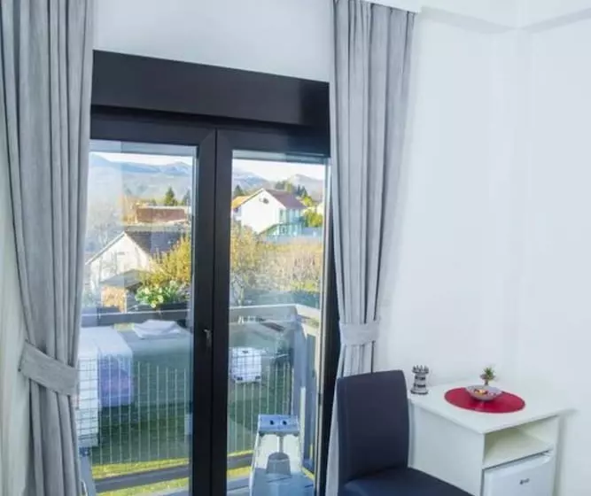 تختخواب و صبحانه Mark S Palace