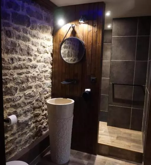 Hotelli Domaine De Vandenesse Et Spa