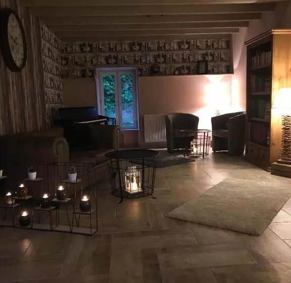 Hotelli Domaine De Vandenesse Et Spa