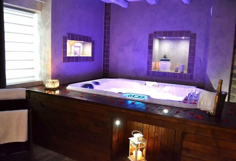 Hotelli Domaine De Vandenesse Et Spa