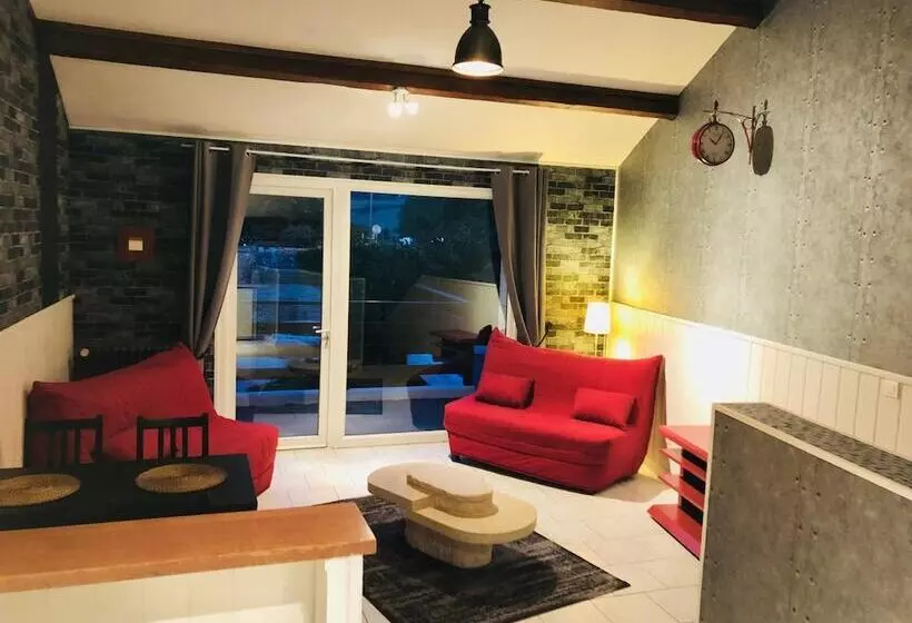 Hotelli Domaine De Vandenesse Et Spa