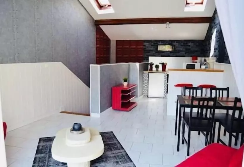 Hotelli Domaine De Vandenesse Et Spa