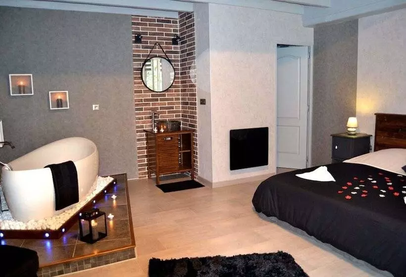 Hotelli Domaine De Vandenesse Et Spa