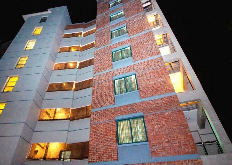 هتل Iqbal Manjil Serviced Apartment