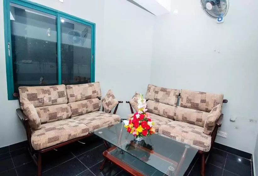 هتل Iqbal Manjil Serviced Apartment