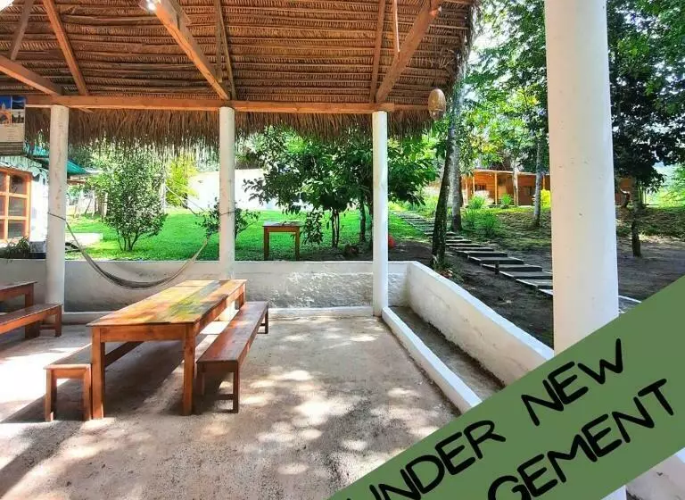 هتل Pachamaya River Hostel