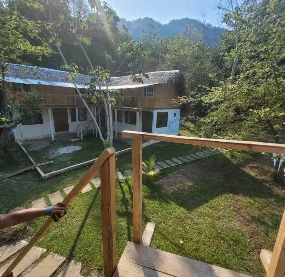 هتل Pachamaya River Hostel