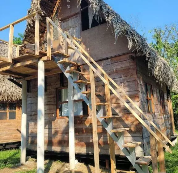 هتل Pachamaya River Hostel
