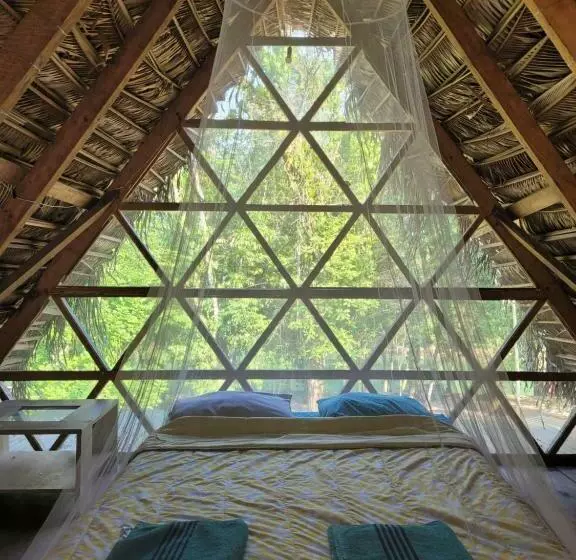 هتل Pachamaya River Hostel