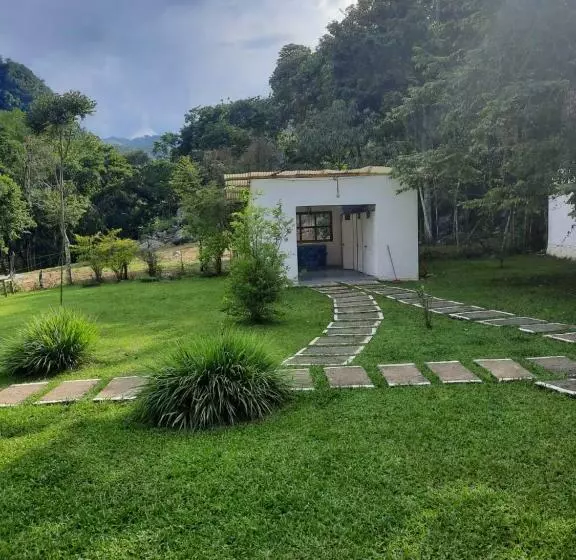 هتل Pachamaya River Hostel