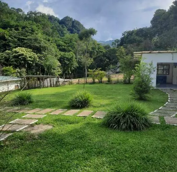 هتل Pachamaya River Hostel
