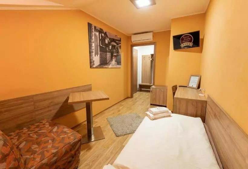 Majatalo Penzion Hluk