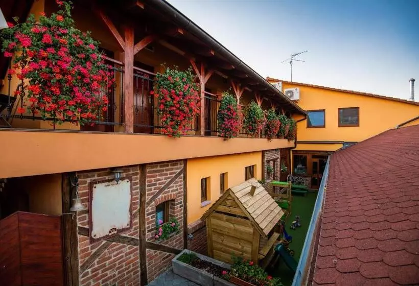 Majatalo Penzion Hluk